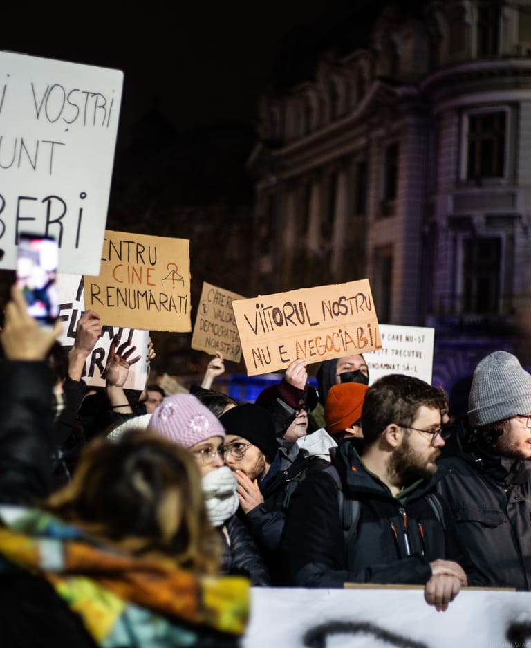 Manifestații (Piața Universității și Piața Victoriei)