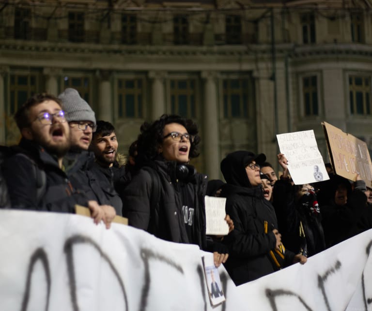 Manifestații (Piața Universității și Piața Victoriei)