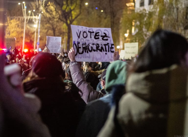 Manifestații (Piața Universității și Piața Victoriei)