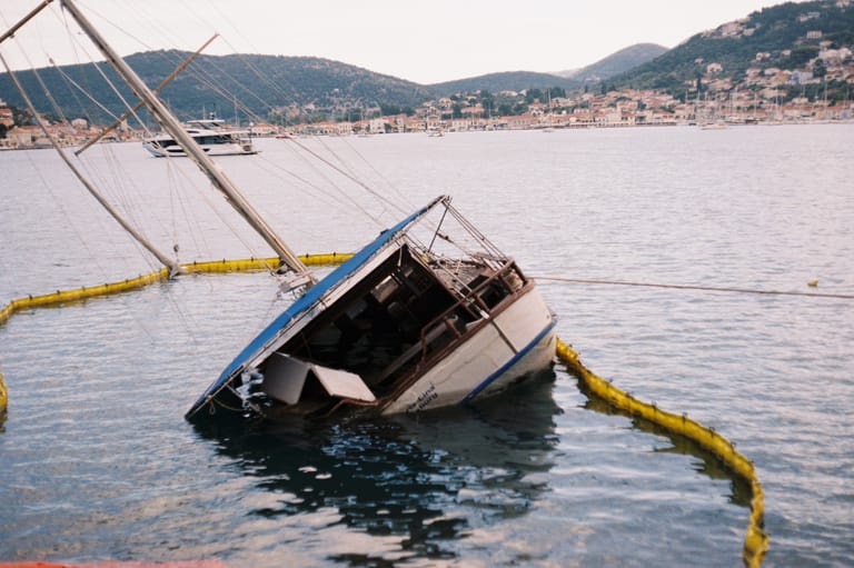 Une barque sous l'ocean