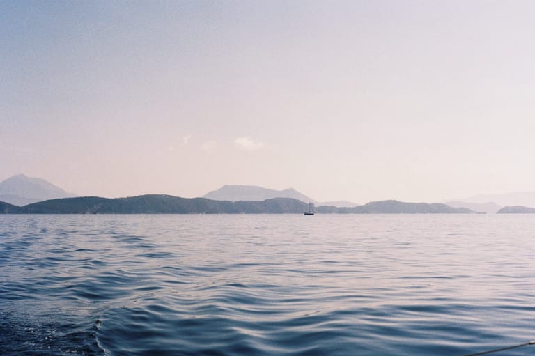Une barque sur l'ocean